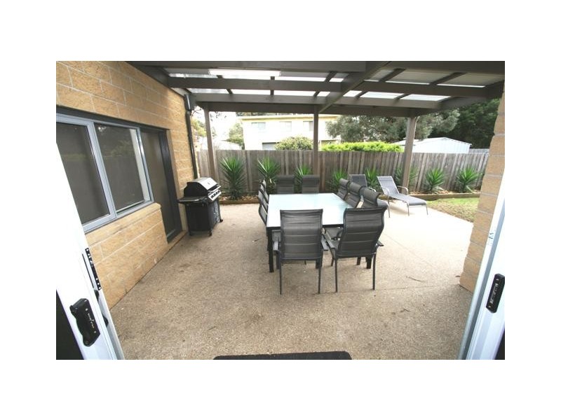 2/25 Jenner Avenue, Cowes VIC 3922