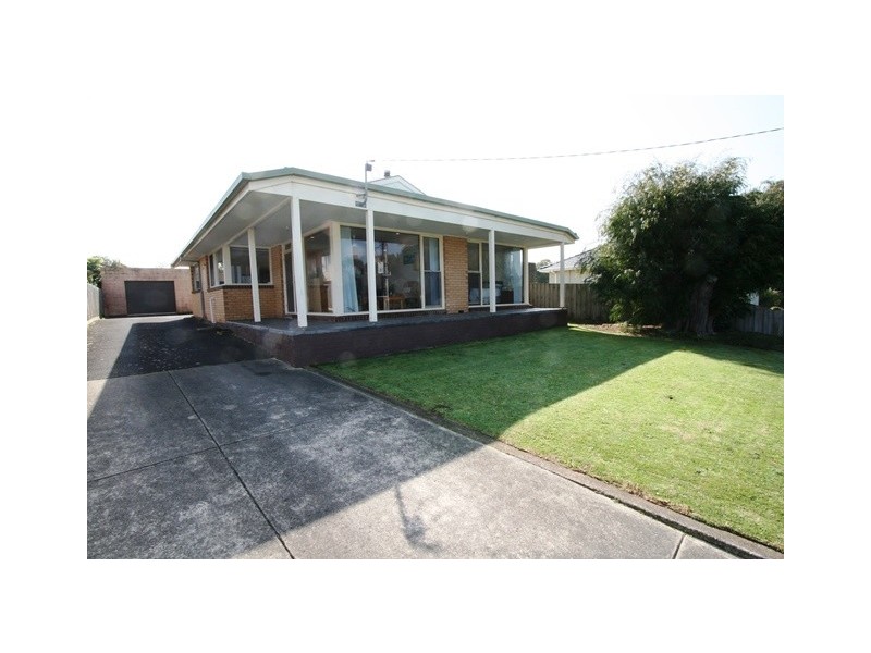 7 Beach Crescent, Newhaven VIC 3925