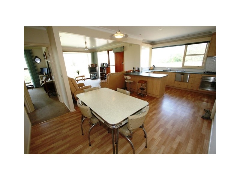 7 Beach Crescent, Newhaven VIC 3925