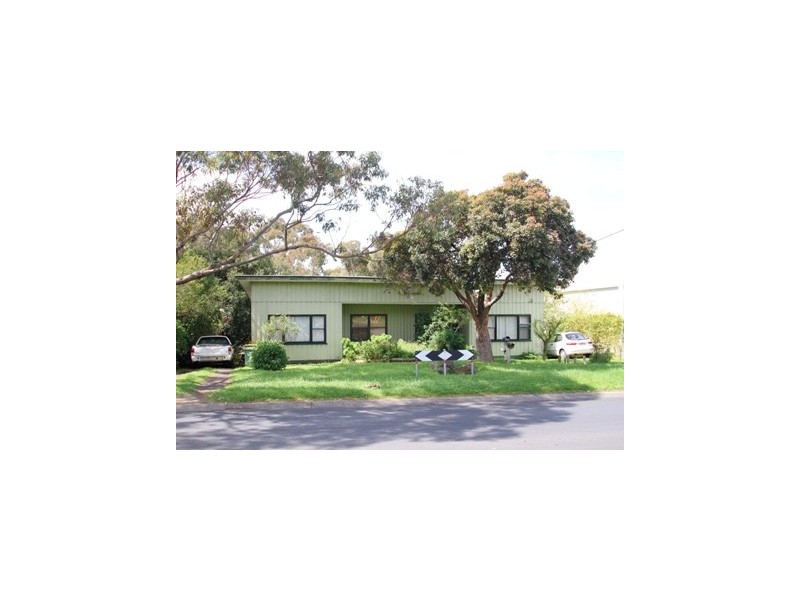 32 Dunsmore Road, Cowes VIC 3922