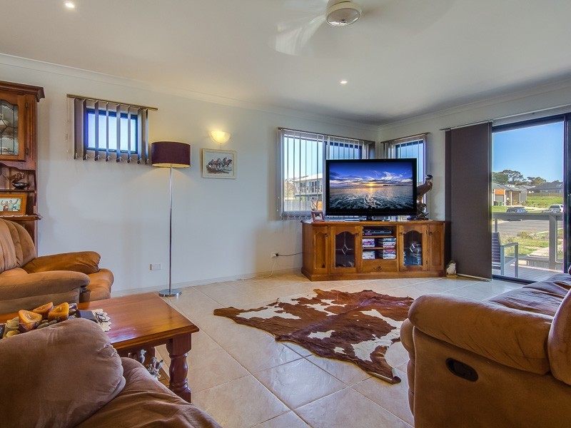 1 Kingfisher Way, Cowes VIC 3922