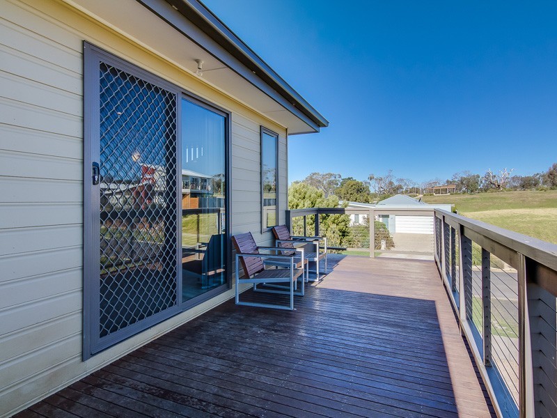 1 Kingfisher Way, Cowes VIC 3922