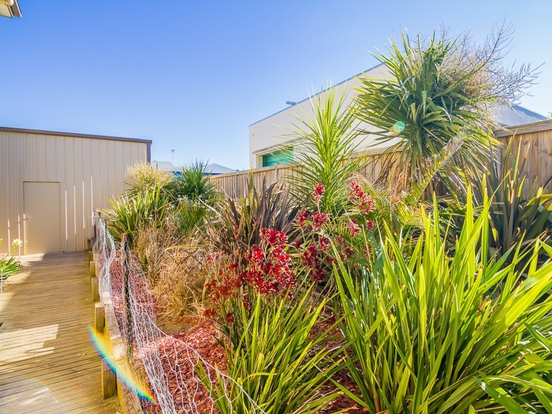 1 Kingfisher Way, Cowes VIC 3922