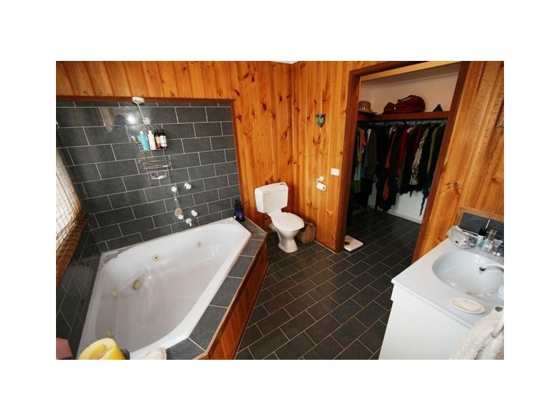 15 Terry Crescent, Wimbledon Heights VIC 3922