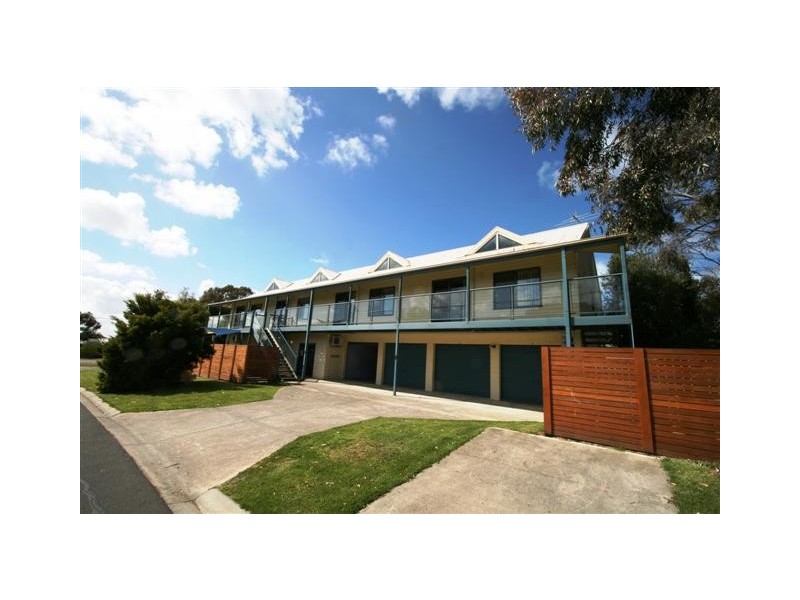 204 Thompson Avenue, Cowes VIC 3922
