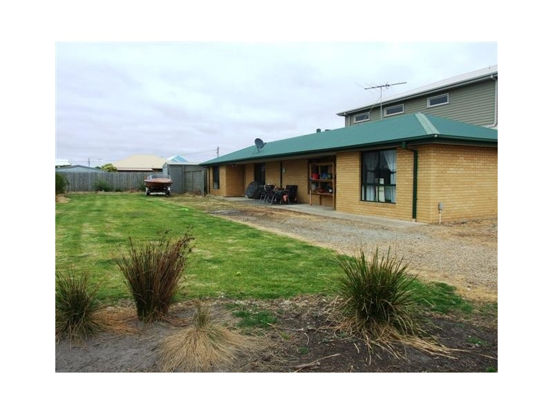 9 Malcalm Avenue, Surf Beach VIC 3922