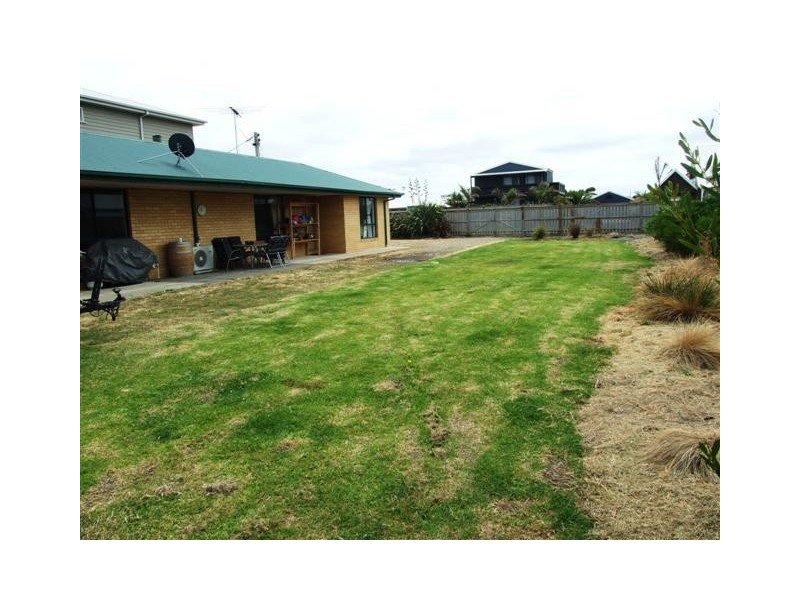 9 Malcalm Avenue, Surf Beach VIC 3922