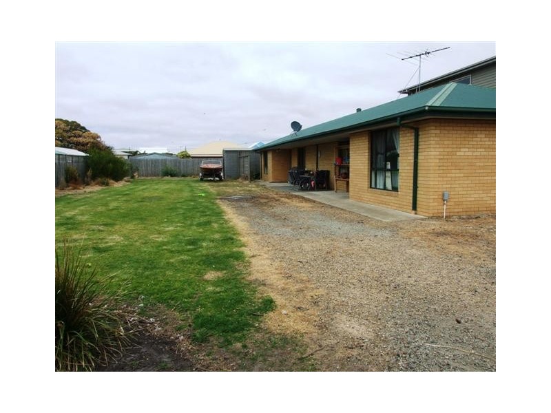 9 Malcalm Avenue, Surf Beach VIC 3922
