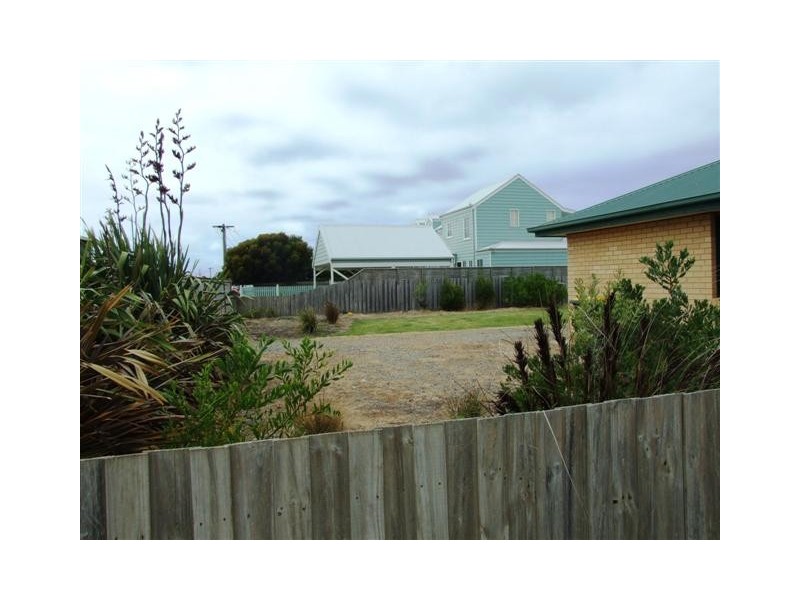 9 Malcalm Avenue, Surf Beach VIC 3922