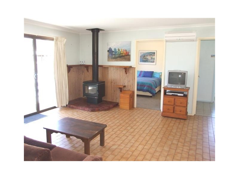 8 Dolphin Drive, Smiths Beach VIC 3922