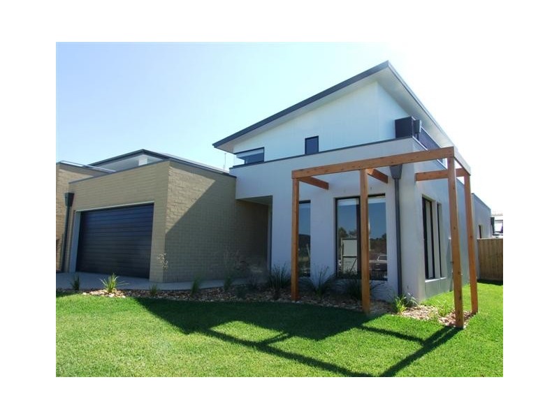 11 Pobblebonk Place, Cowes VIC 3922