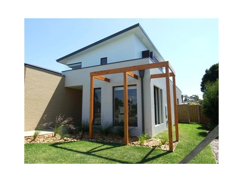 11 Pobblebonk Place, Cowes VIC 3922