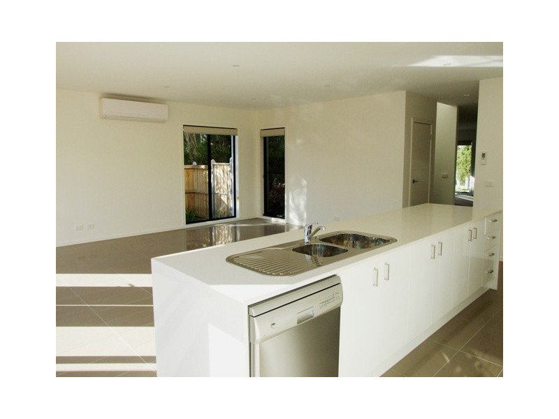 11 Pobblebonk Place, Cowes VIC 3922