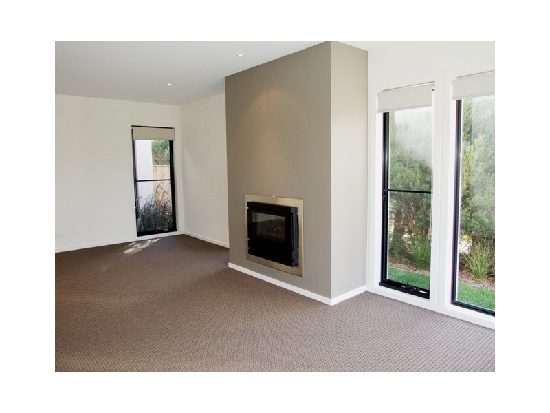 11 Pobblebonk Place, Cowes VIC 3922