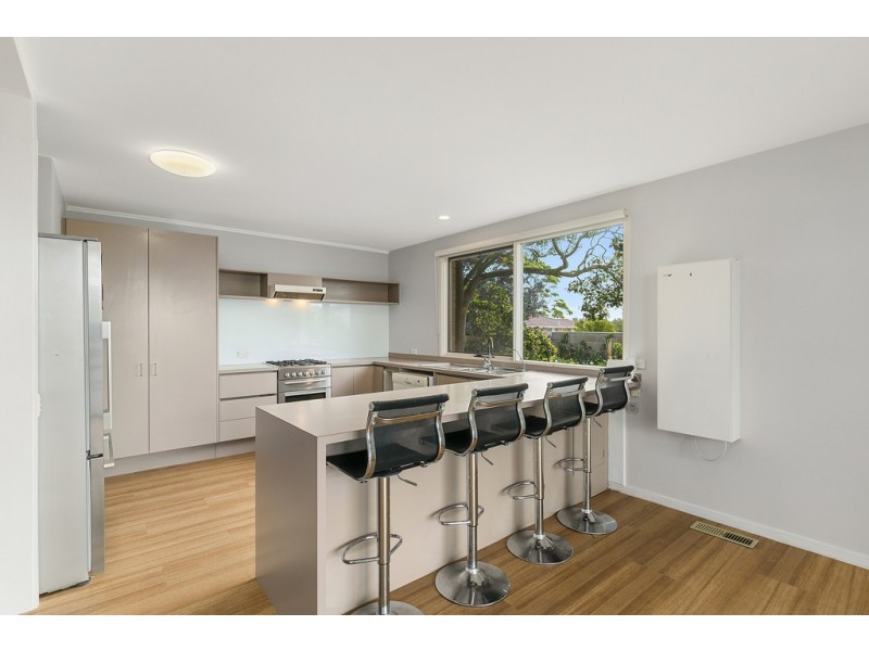 1 Shirley Court, Cowes VIC 3922