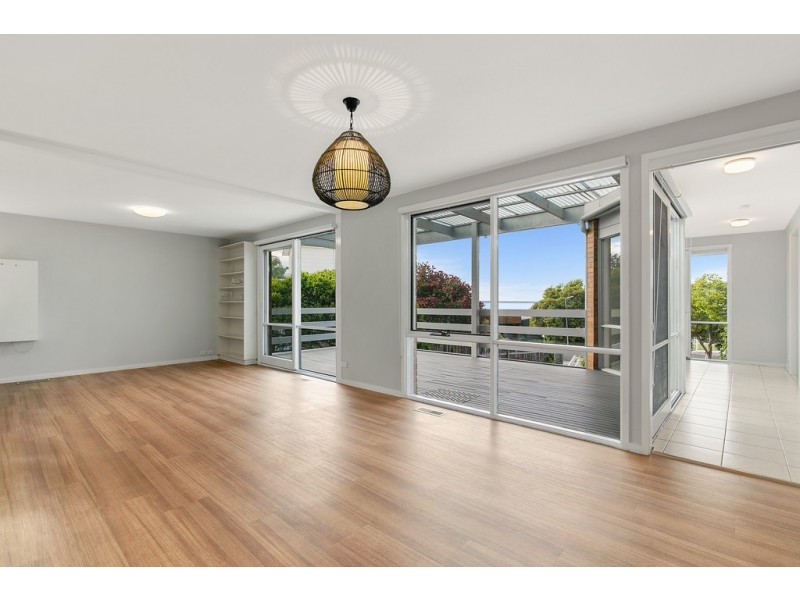 1 Shirley Court, Cowes VIC 3922