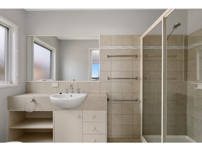 1 Shirley Court, Cowes VIC 3922