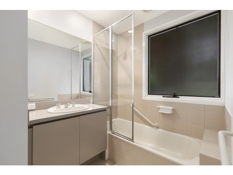 1 Shirley Court, Cowes VIC 3922