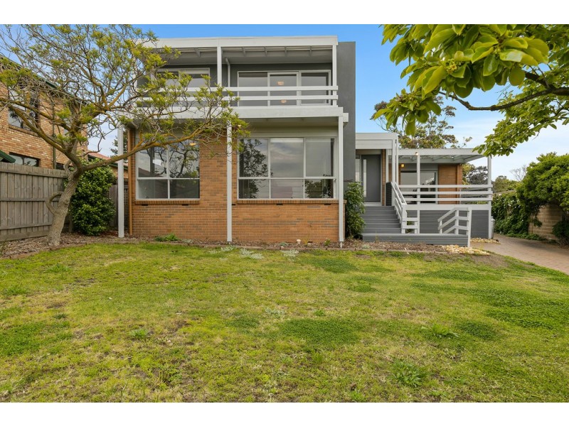 1 Shirley Court, Cowes VIC 3922