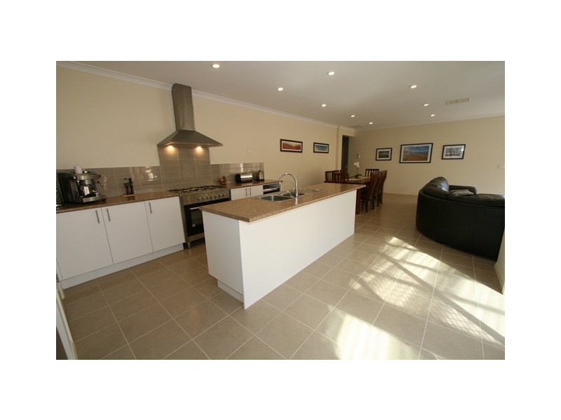 18 Wagtail Way, Cowes VIC 3922