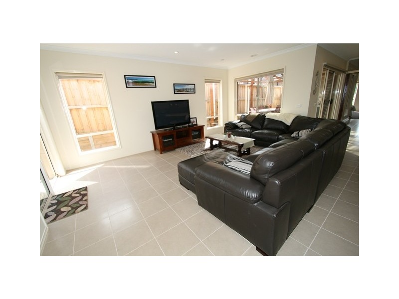 18 Wagtail Way, Cowes VIC 3922