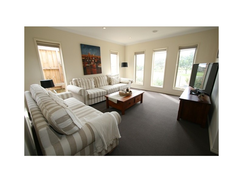 18 Wagtail Way, Cowes VIC 3922