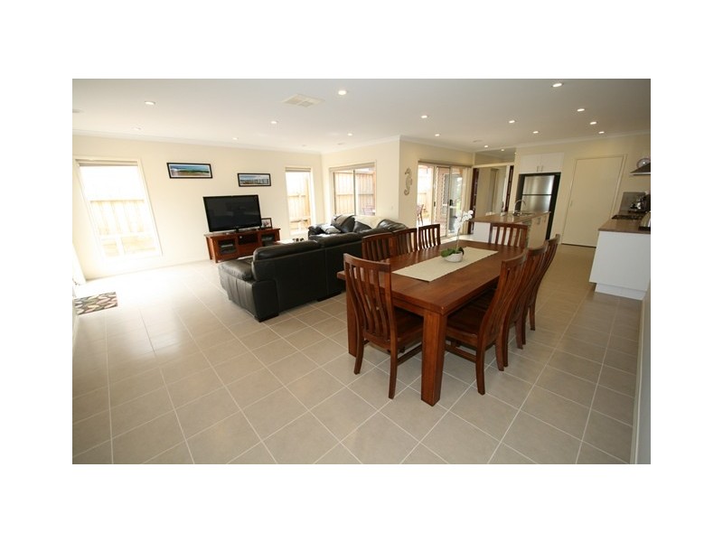 18 Wagtail Way, Cowes VIC 3922