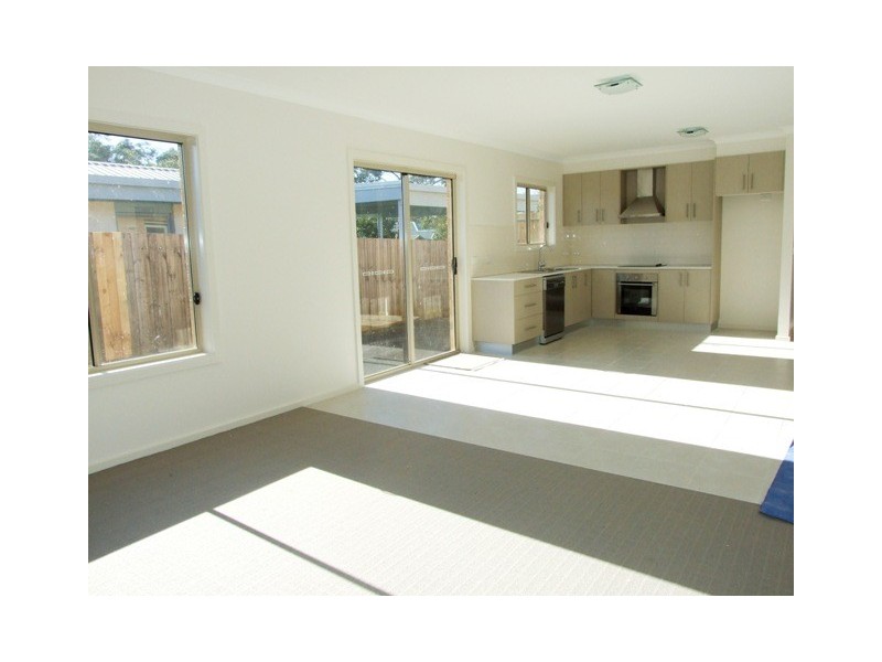 2/2 Acacia Close, Cowes VIC 3922