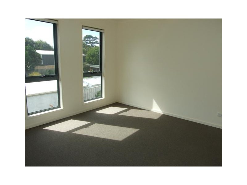 2/28 Malcliff Road, Newhaven VIC 3925