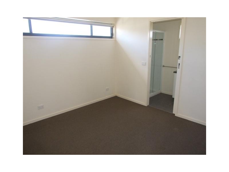 2/28 Malcliff Road, Newhaven VIC 3925