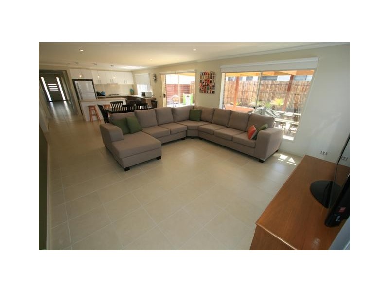 17 Lomandra Drive, Cowes VIC 3922