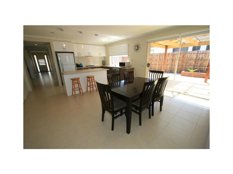 17 Lomandra Drive, Cowes VIC 3922
