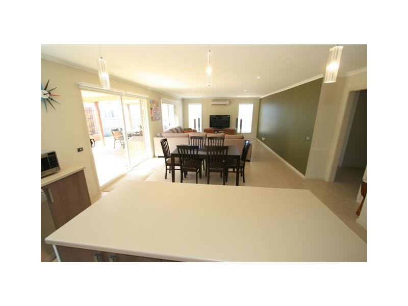 17 Lomandra Drive, Cowes VIC 3922