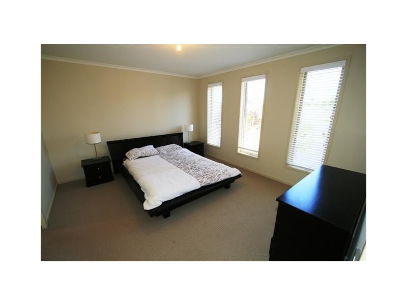 17 Lomandra Drive, Cowes VIC 3922