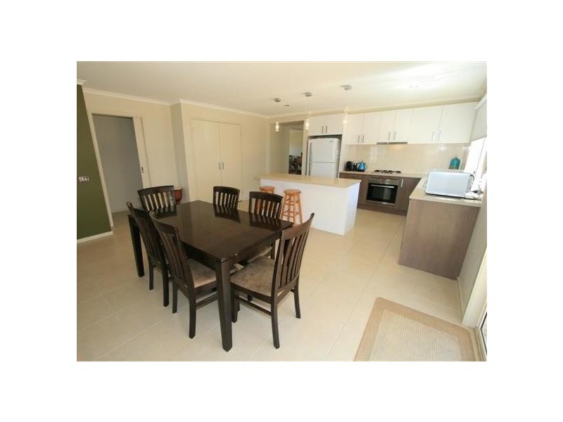 17 Lomandra Drive, Cowes VIC 3922