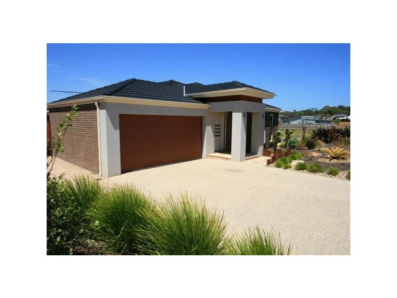 17 Lomandra Drive, Cowes VIC 3922