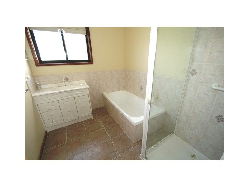 17 Rita Avenue, Cowes VIC 3922