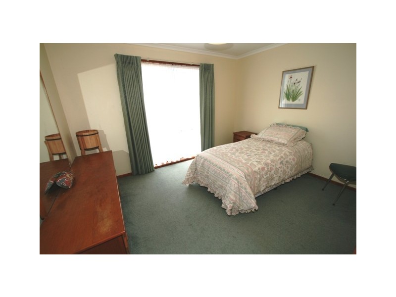 17 Rita Avenue, Cowes VIC 3922