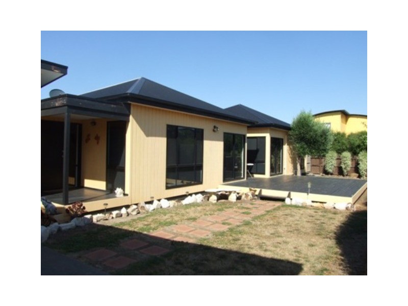 35 Katherine Ccrt, Cowes VIC 3922