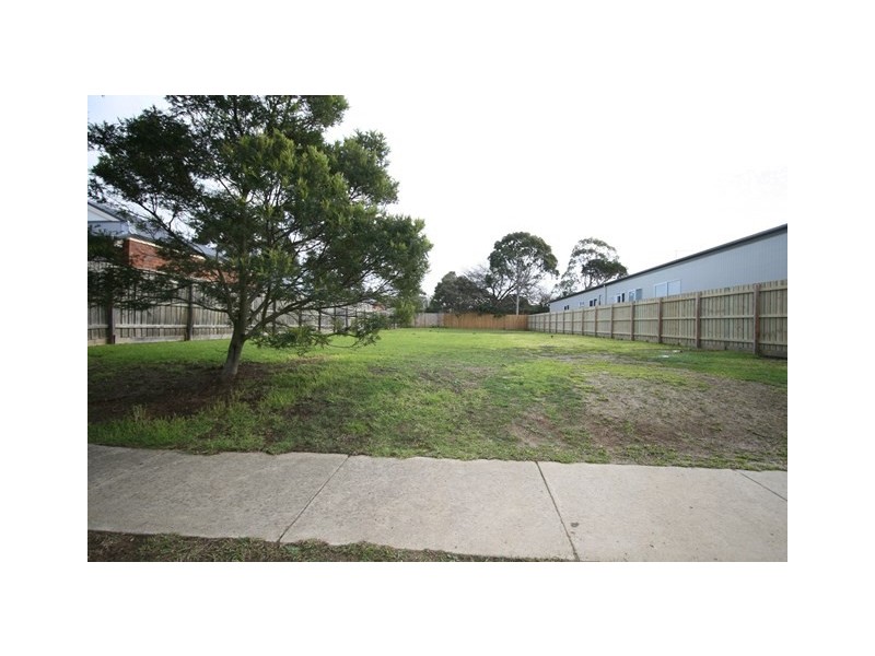 32 Jenner Avenue, Cowes VIC 3922