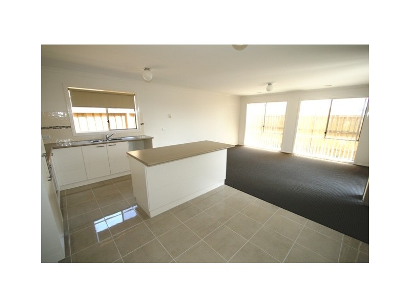 18 Rosella Grove, Cowes VIC 3922