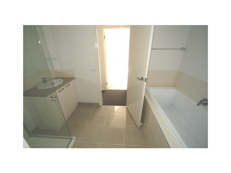 18 Rosella Grove, Cowes VIC 3922