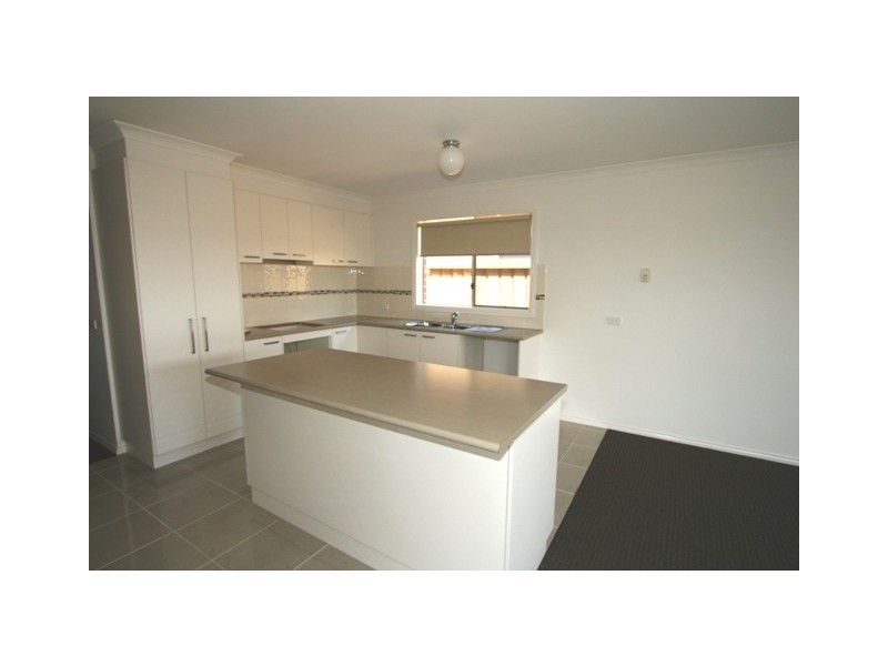 18 Rosella Grove, Cowes VIC 3922