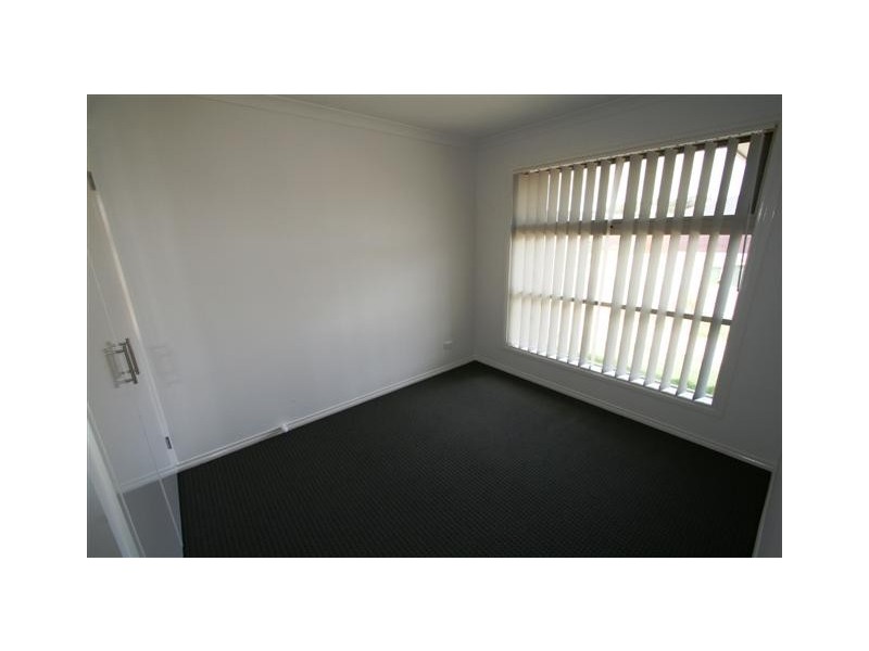 18 Rosella Grove, Cowes VIC 3922