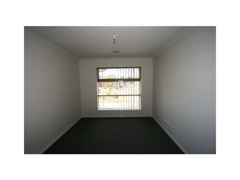 18 Rosella Grove, Cowes VIC 3922