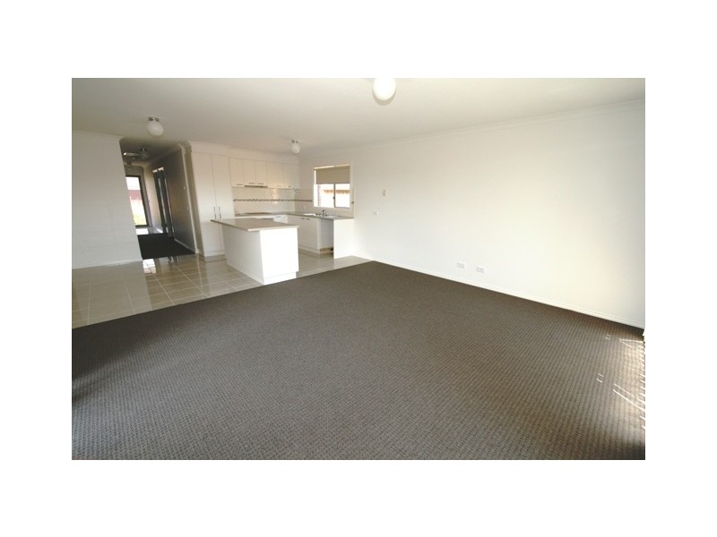 18 Rosella Grove, Cowes VIC 3922