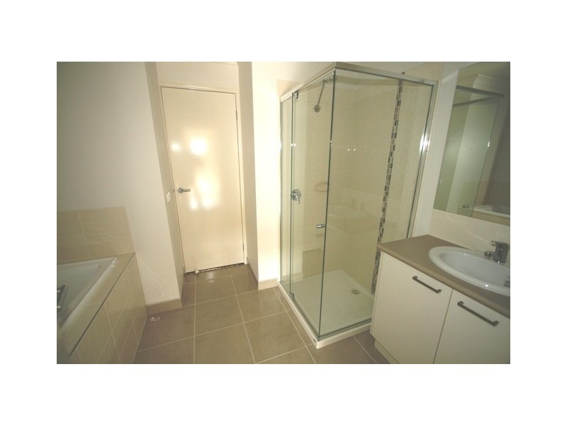 18 Rosella Grove, Cowes VIC 3922