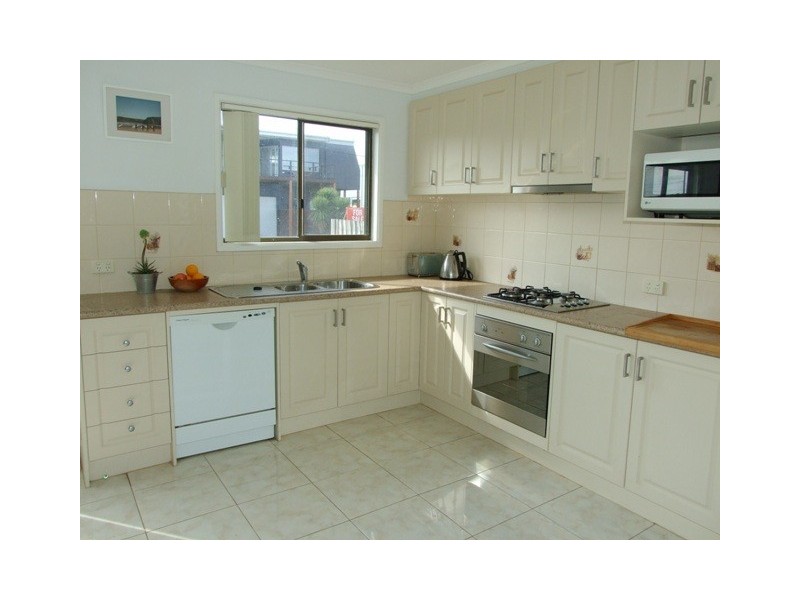 9 Barry St, Sunderland Bay VIC 3922