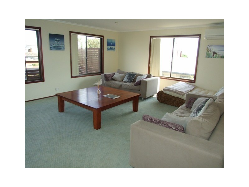 9 Barry St, Sunderland Bay VIC 3922