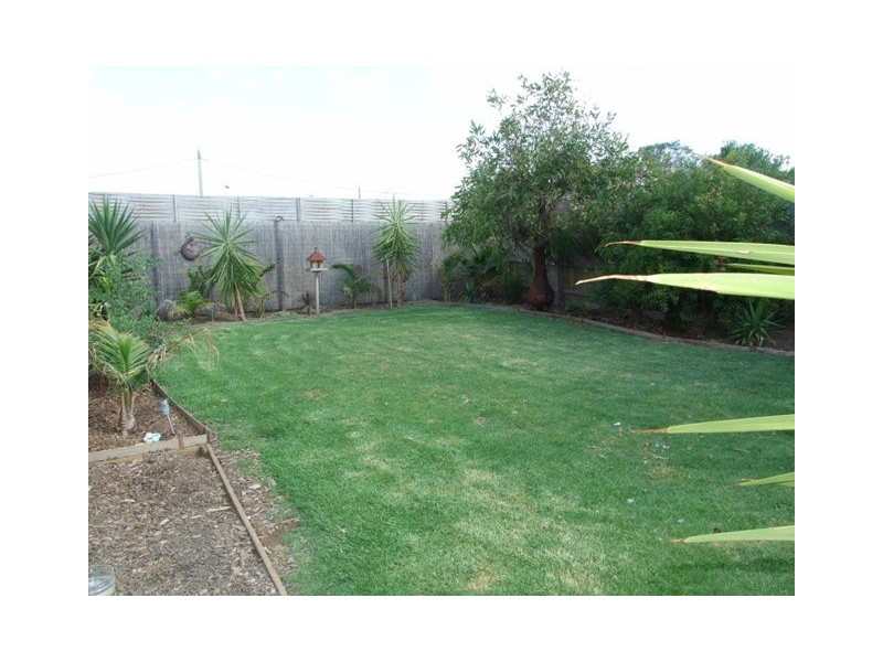 9 Barry St, Sunderland Bay VIC 3922